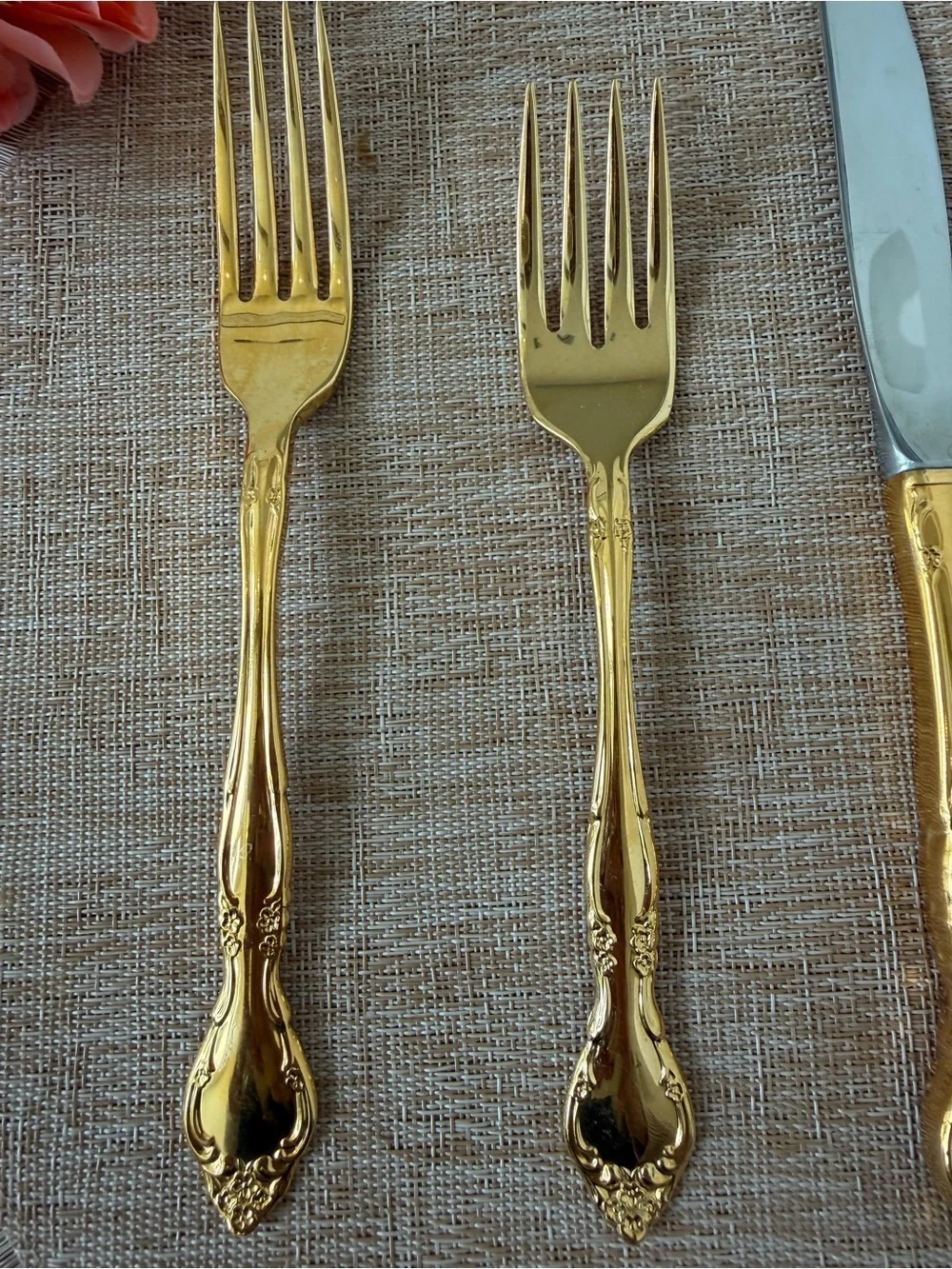 GOLDEN AFFECTION by Oneida - 5 Piece Place Setting - Electroplated